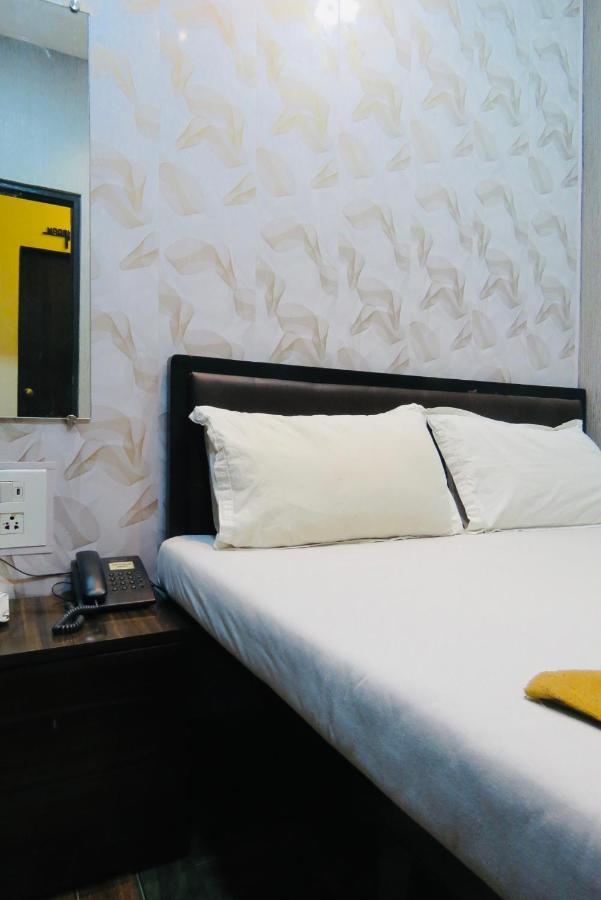 מומביי Hotel Shabana - Colaba Causeway מראה חיצוני תמונה