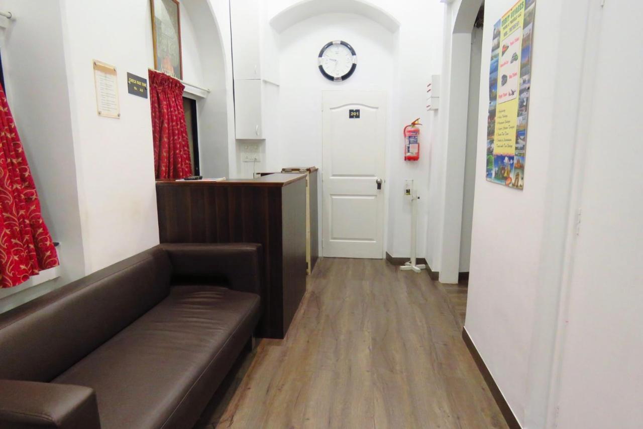 מומביי Hotel Shabana - Colaba Causeway מראה חיצוני תמונה