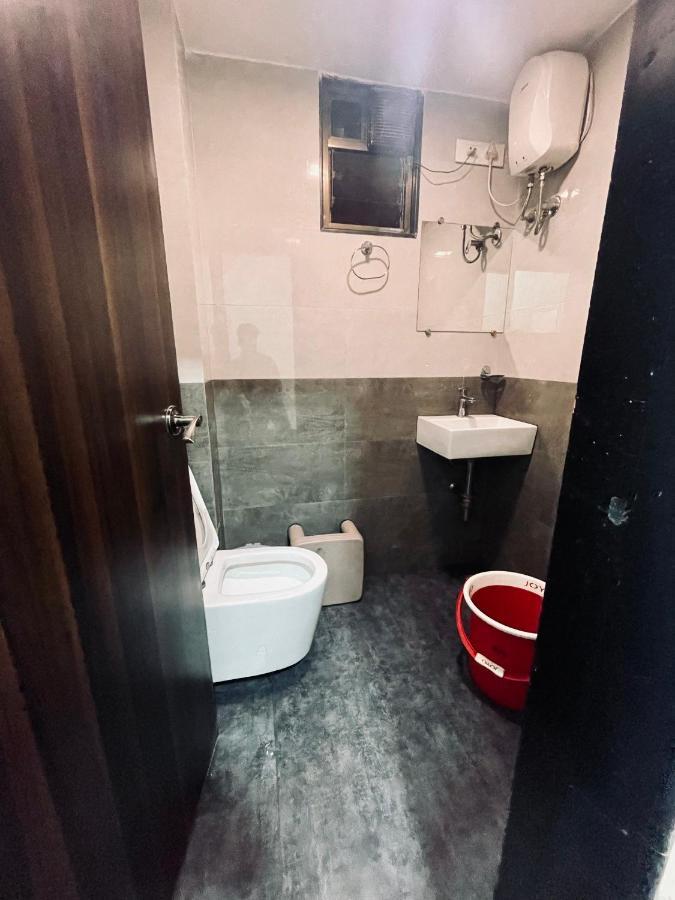 מומביי Hotel Shabana - Colaba Causeway מראה חיצוני תמונה