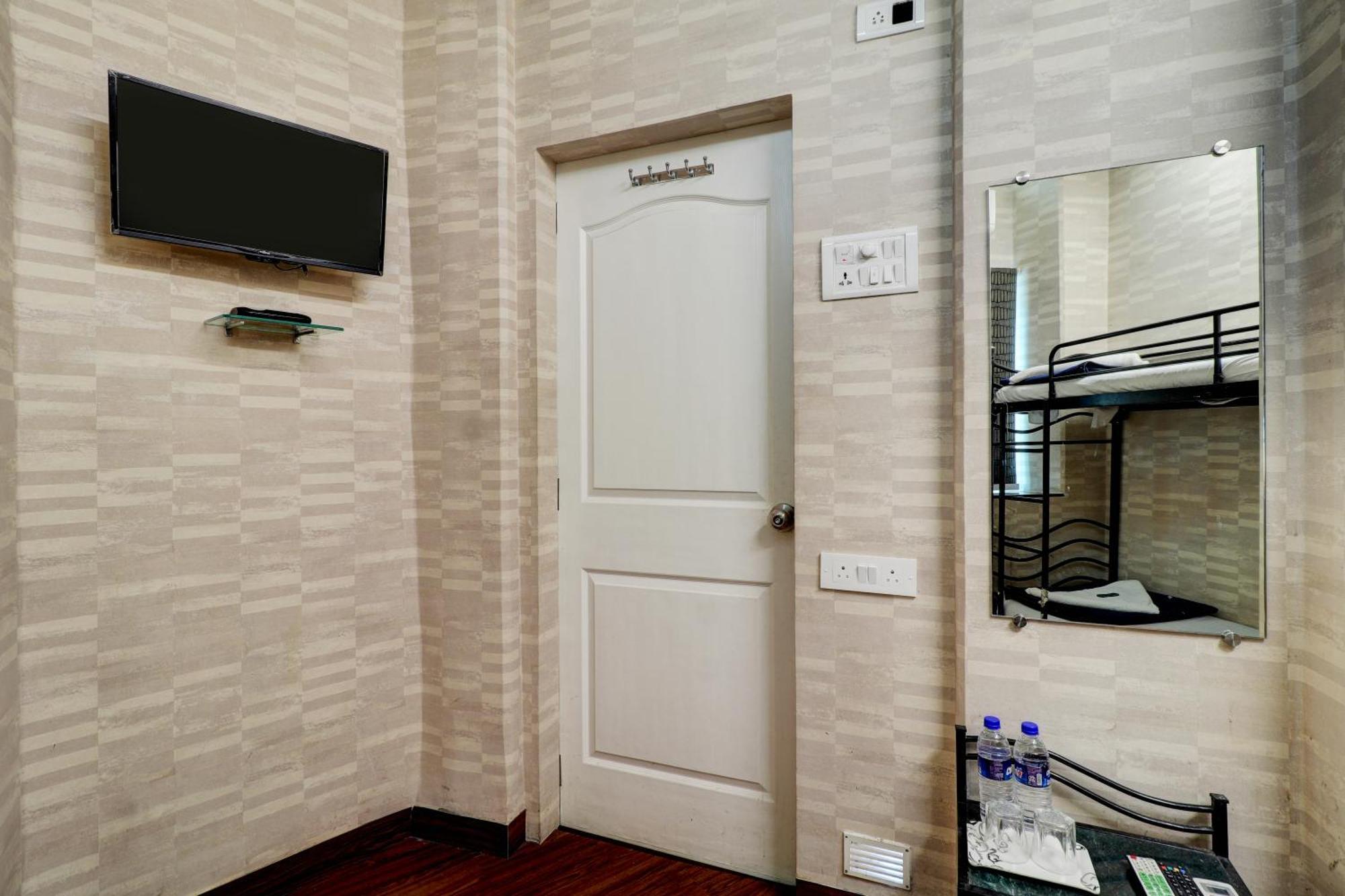 מומביי Hotel Shabana - Colaba Causeway מראה חיצוני תמונה