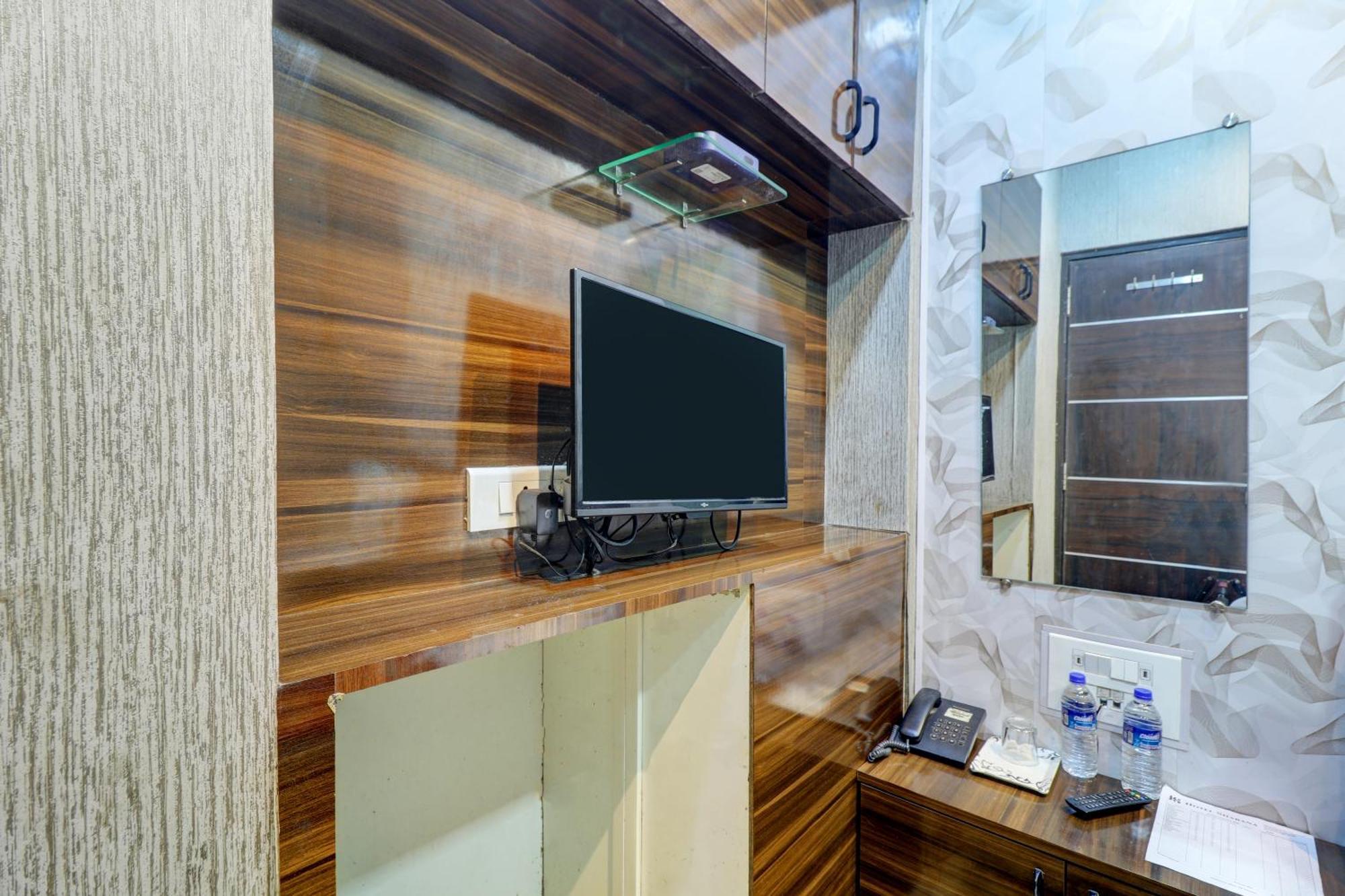 מומביי Hotel Shabana - Colaba Causeway מראה חיצוני תמונה