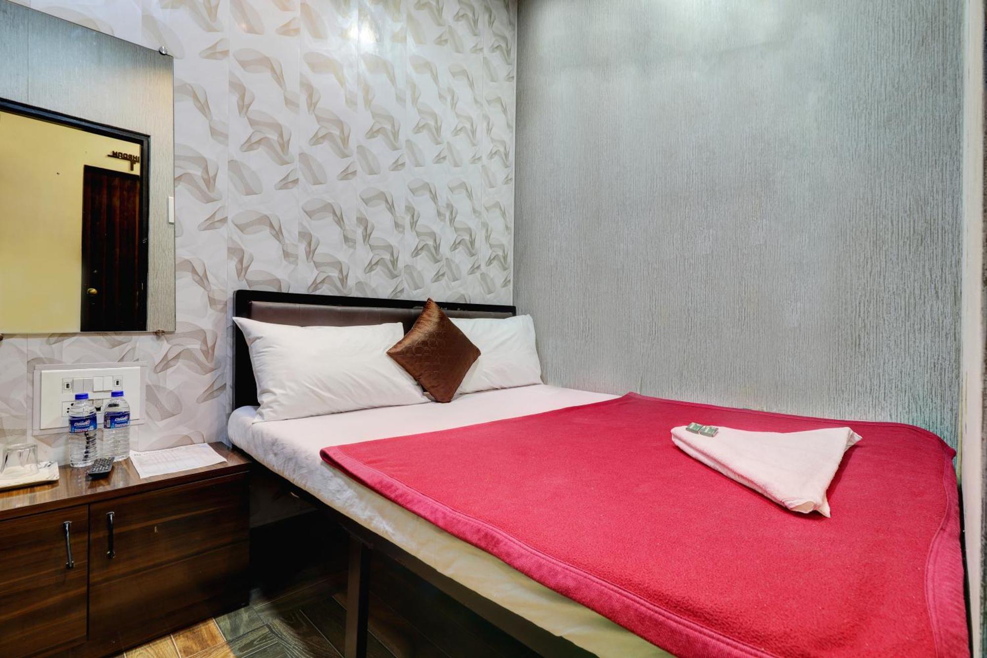 מומביי Hotel Shabana - Colaba Causeway מראה חיצוני תמונה