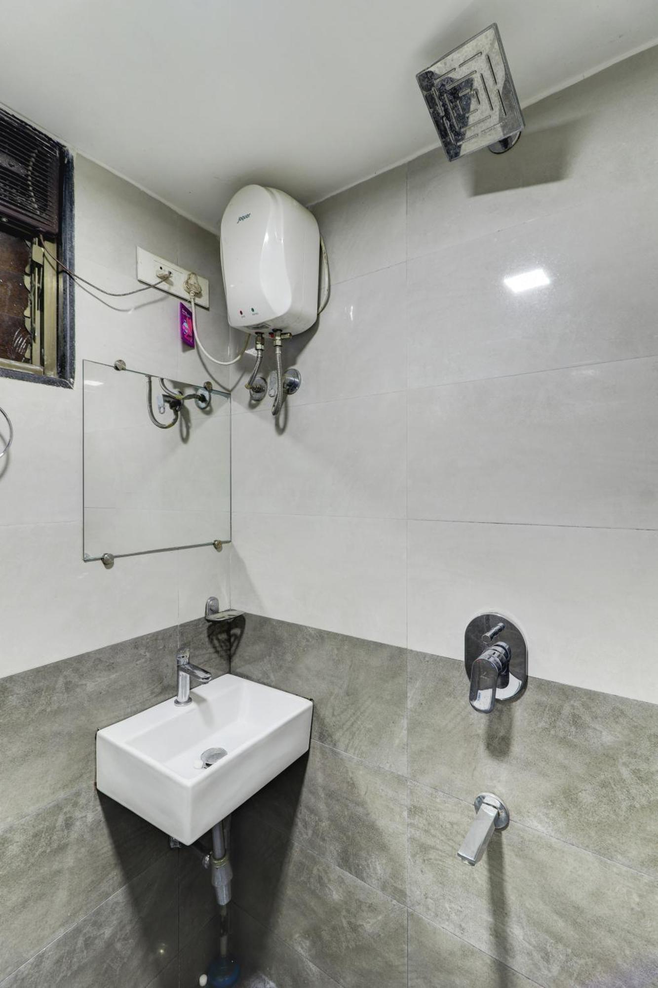 מומביי Hotel Shabana - Colaba Causeway מראה חיצוני תמונה