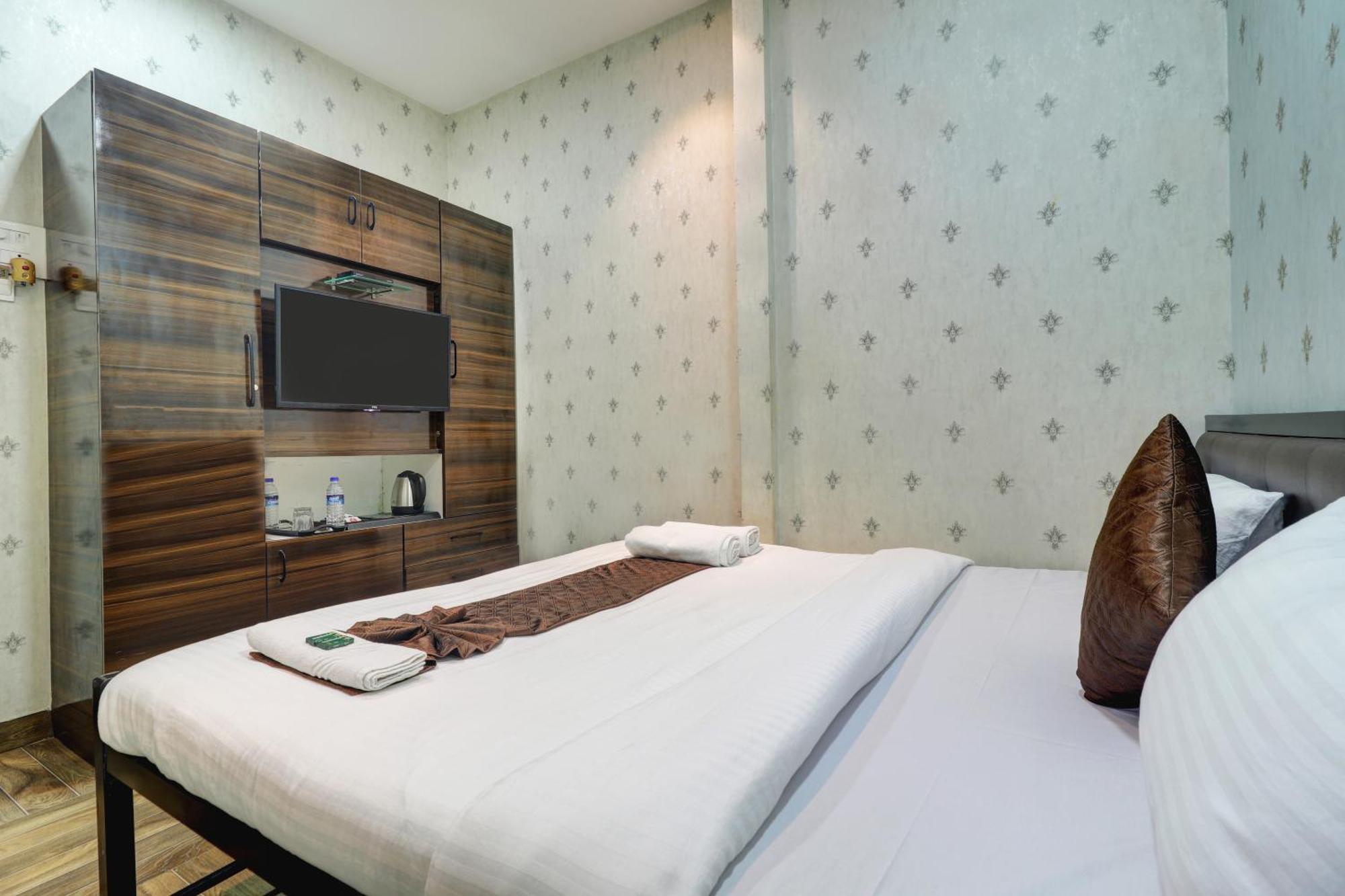 מומביי Hotel Shabana - Colaba Causeway מראה חיצוני תמונה