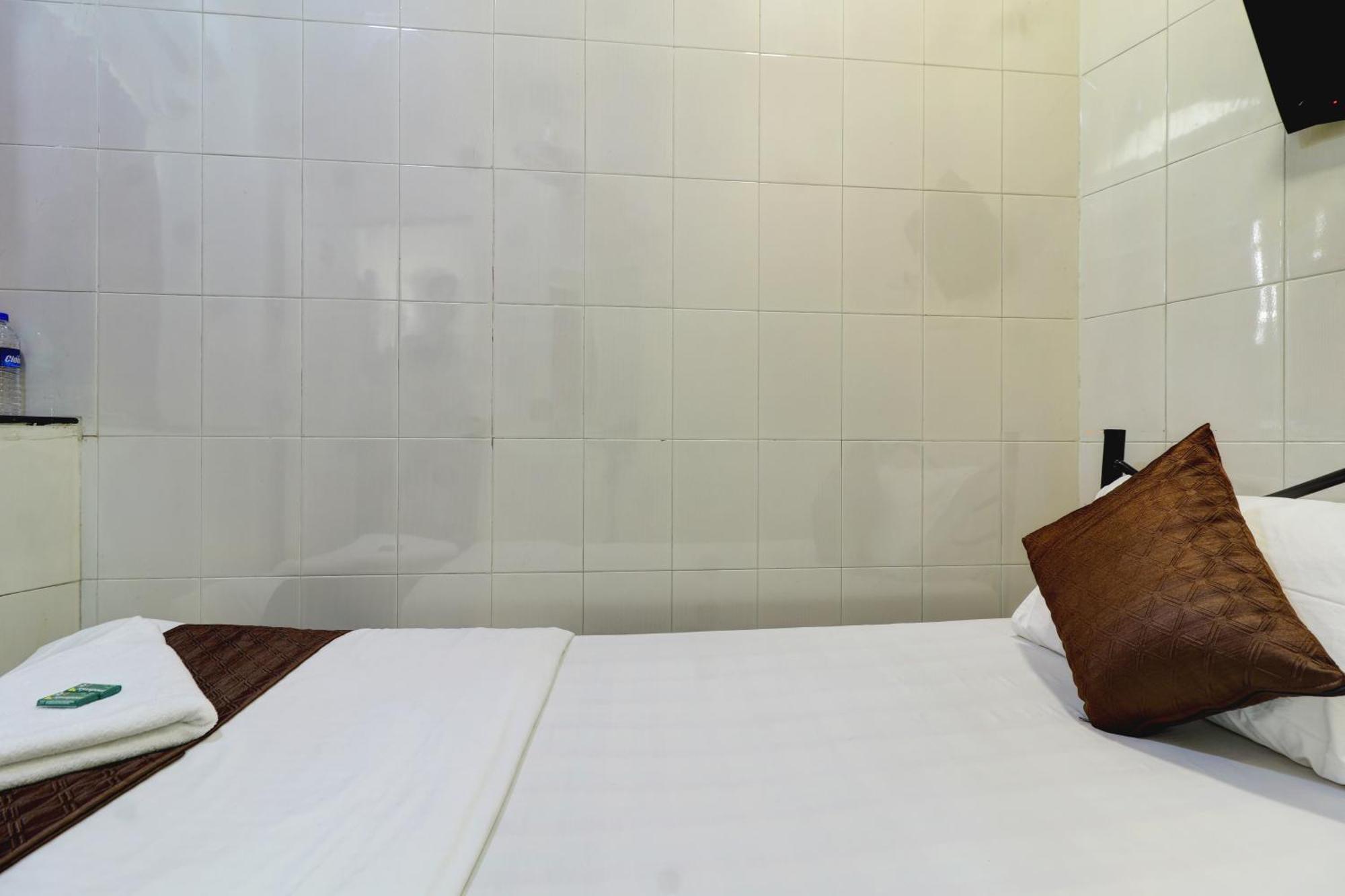 מומביי Hotel Shabana - Colaba Causeway מראה חיצוני תמונה