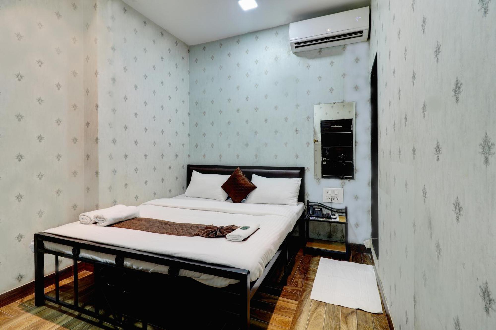 מומביי Hotel Shabana - Colaba Causeway מראה חיצוני תמונה