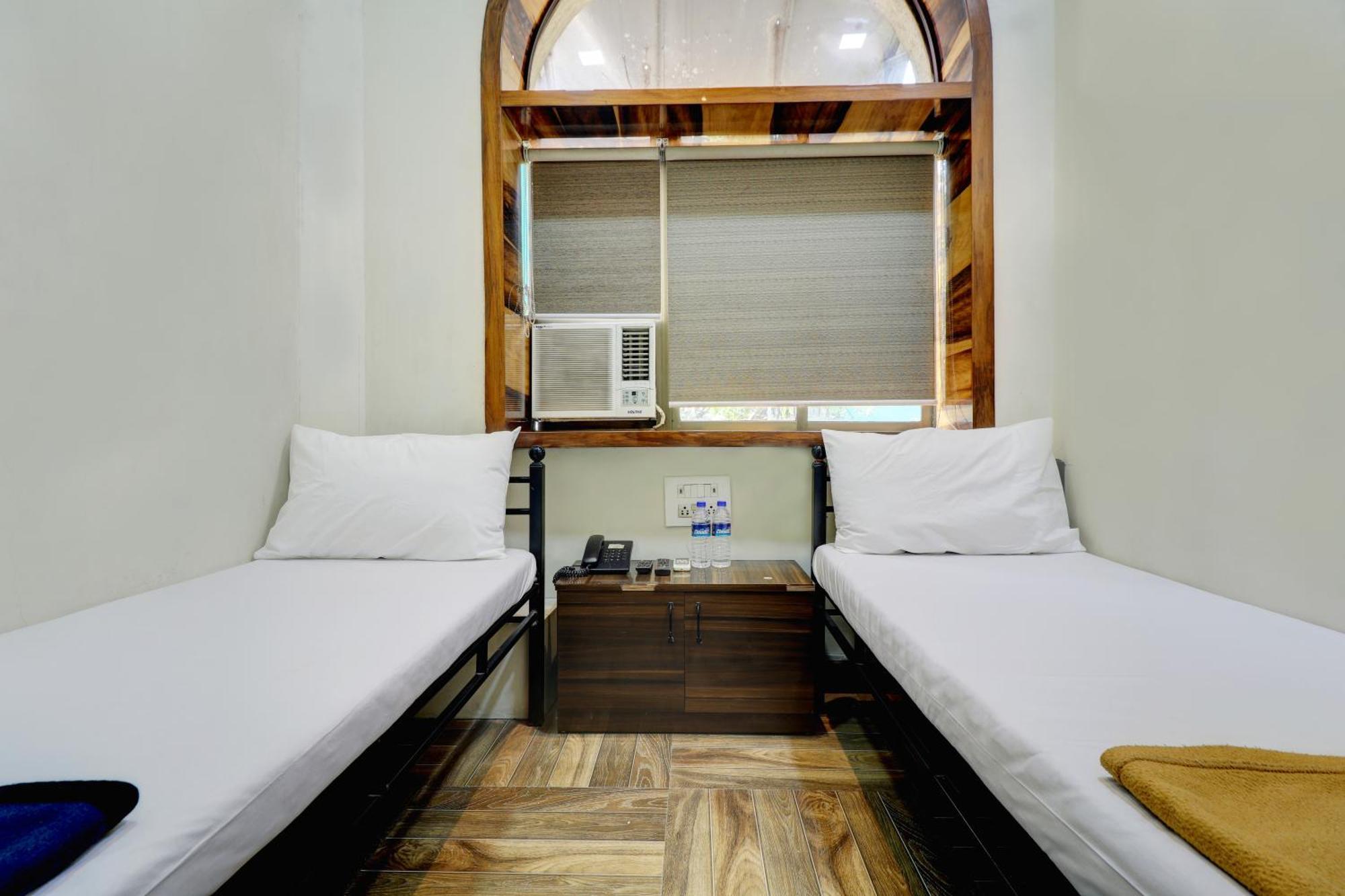 מומביי Hotel Shabana - Colaba Causeway מראה חיצוני תמונה