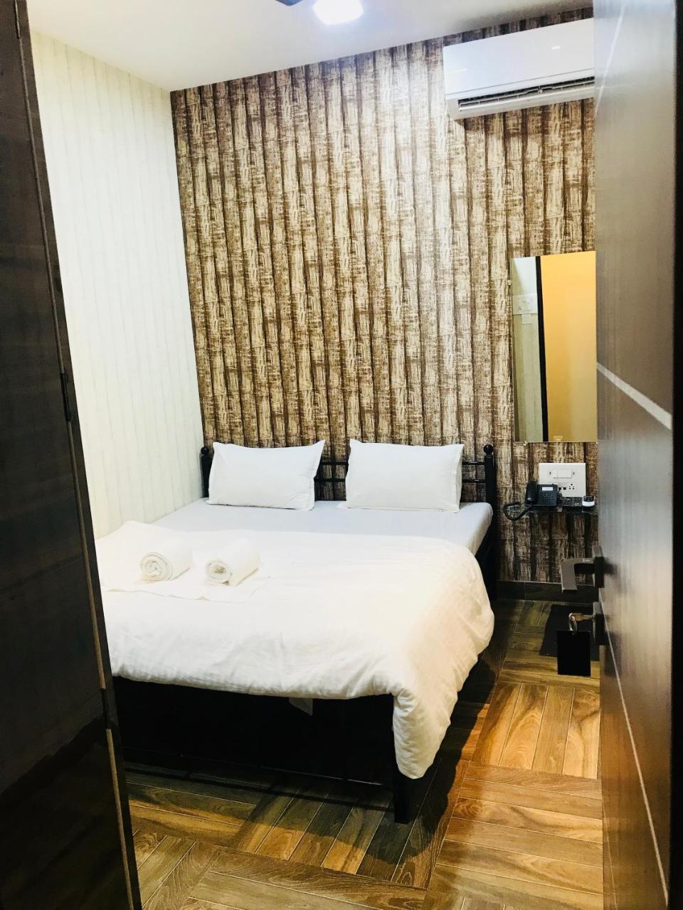 מומביי Hotel Shabana - Colaba Causeway מראה חיצוני תמונה