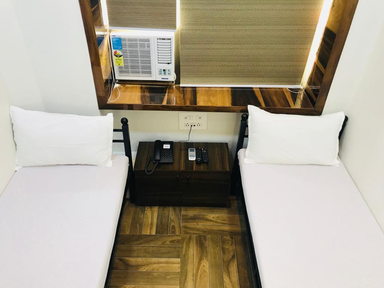 מומביי Hotel Shabana - Colaba Causeway מראה חיצוני תמונה