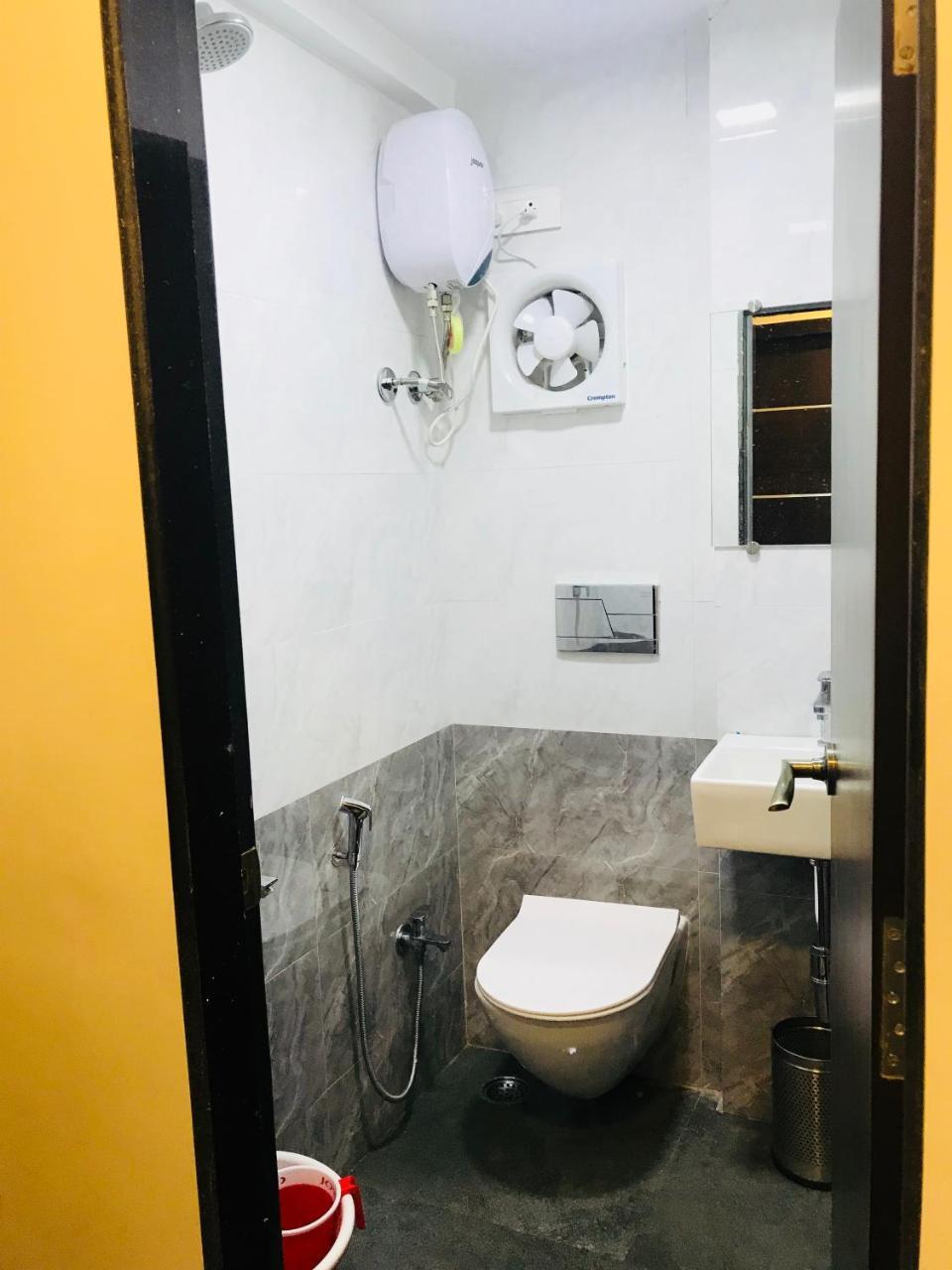 מומביי Hotel Shabana - Colaba Causeway מראה חיצוני תמונה